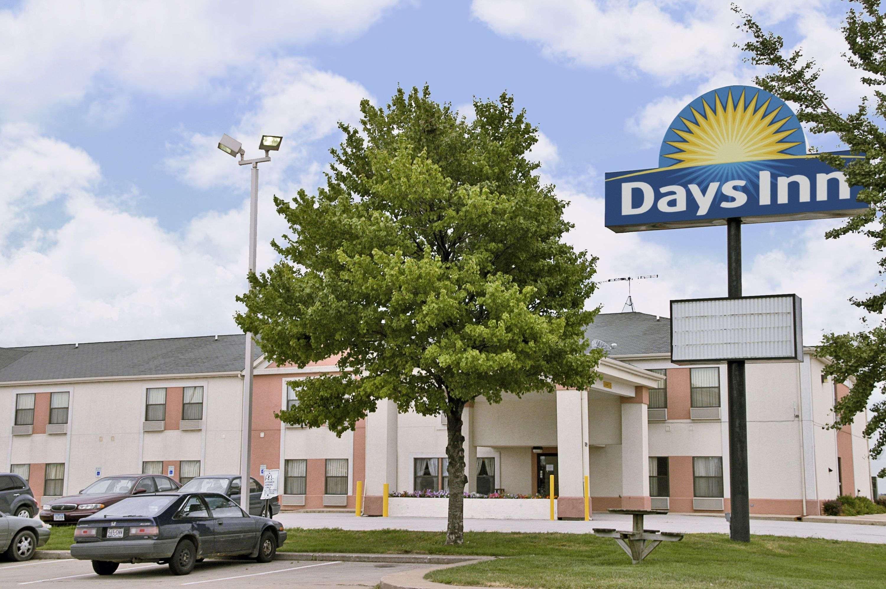 Days Inn By Wyndham Walcott Davenport Buitenkant foto